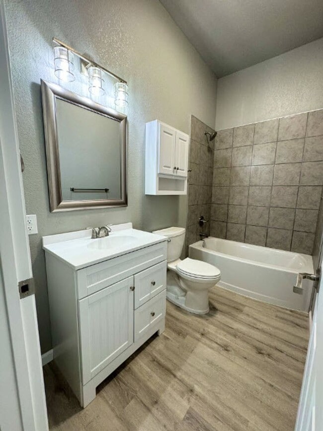 Building Photo - Move In Ready!! NEWLY RENOVATED 3 BED 2 BATH HOME