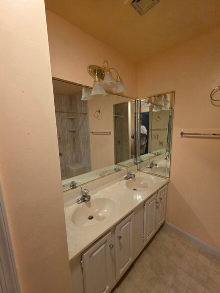 Building Photo - 2828 Buxton Ct