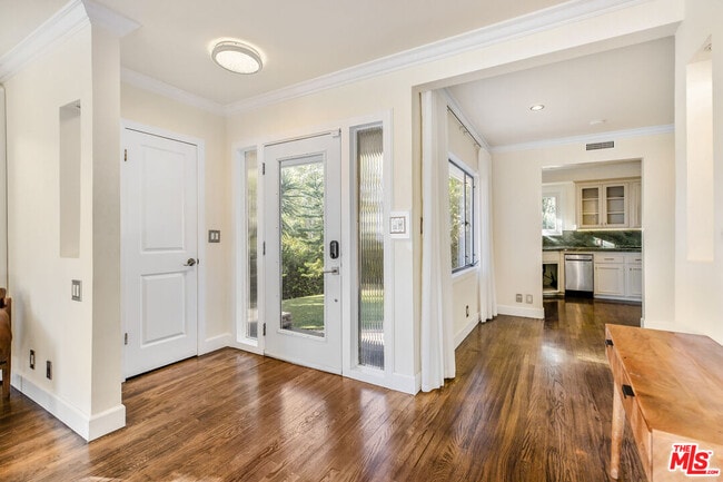 Building Photo - 9549 Dalegrove Dr