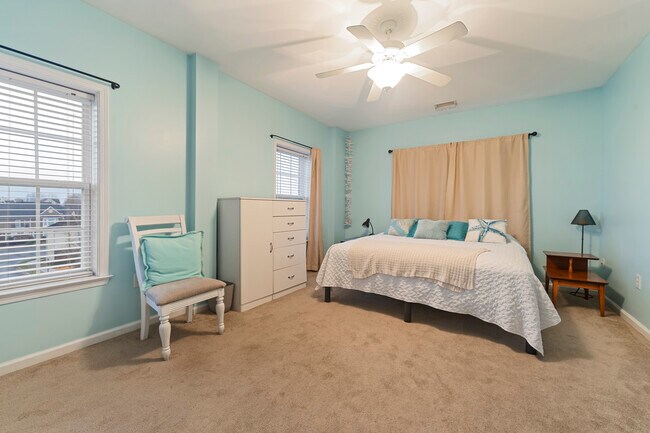 Building Photo - 5433 Village Dr NW