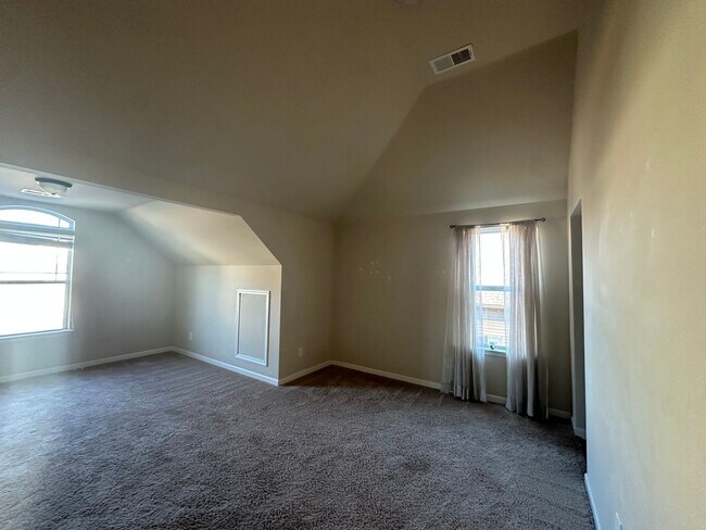 Building Photo - 549 W Holloway Dr