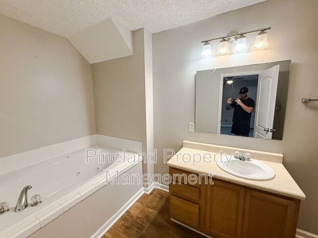 Building Photo - 8825 Tibs Run Dr