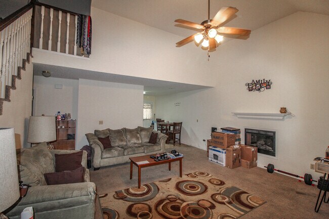 Building Photo - 802 N Taylor Ct
