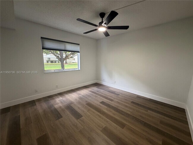 Building Photo - 300 Gardens Dr