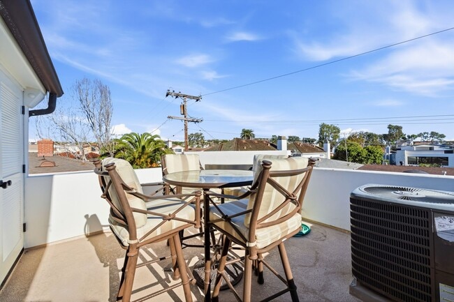 Building Photo - Light-Filled Furnished Townhouse with Rooftop Deck in Corona del Mar