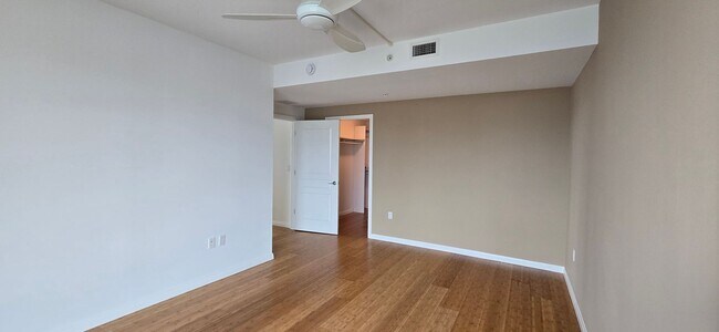 Building Photo - Modern 2 Bed, 2 Bath Condo in the Heart of...