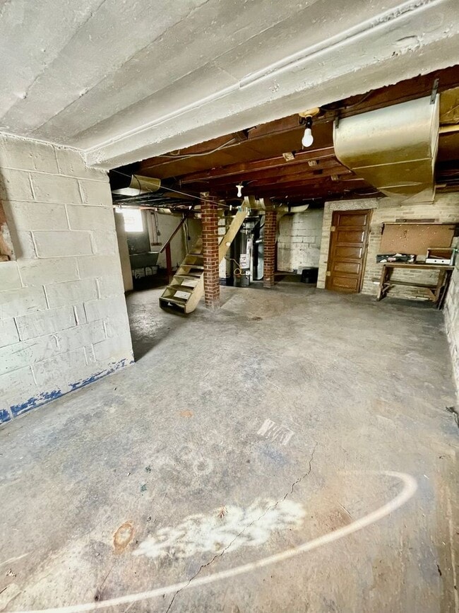 Building Photo - 3 Bed-1 Bath Turtle Creek PA