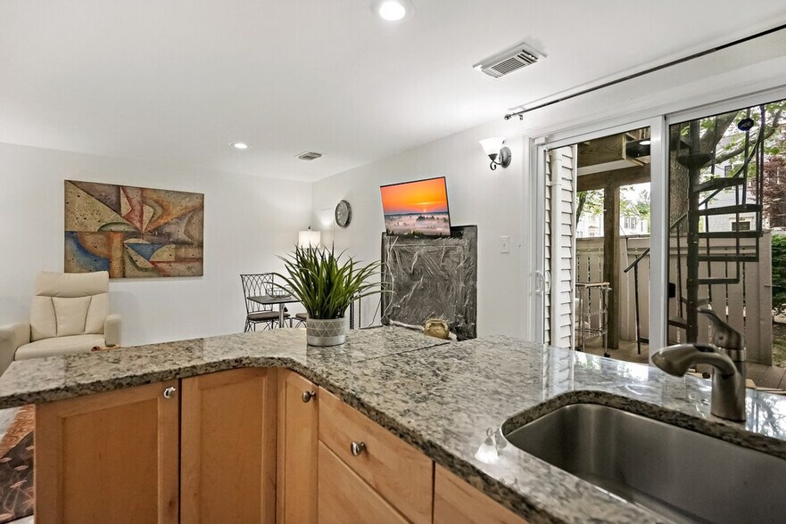 Building Photo - 11850 Sunrise Valley Dr