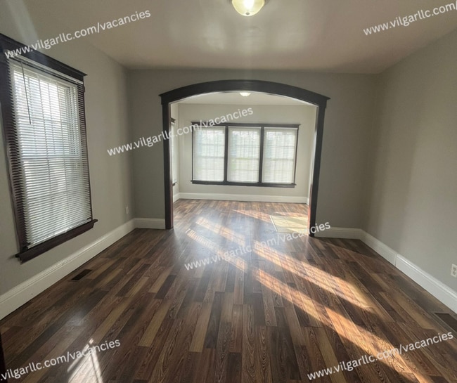 Building Photo - 677 Tyler St