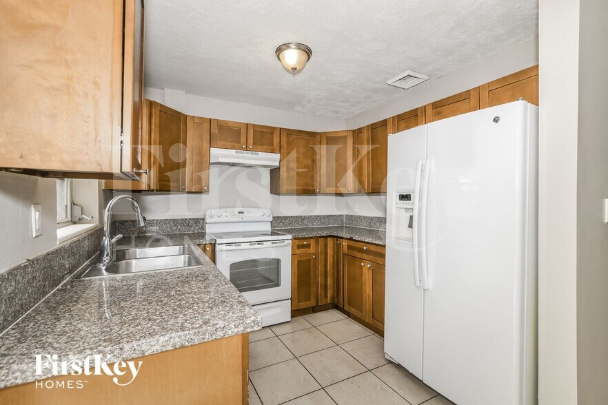 Building Photo - 7300 Ramona St