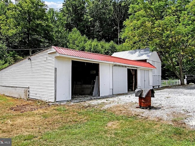 GARAGE/ OUBUILDING/BARN - 444 Bendersville Wenksville Rd