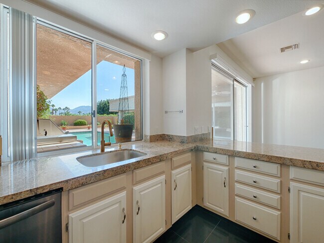 Building Photo - 48600 Shady View Dr