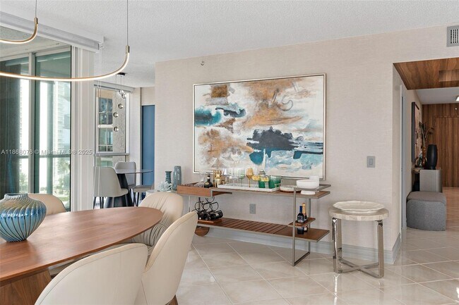 Building Photo - 16400 Collins Ave