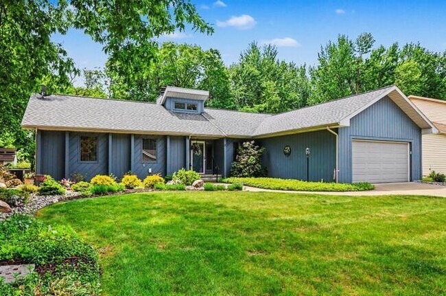 Building Photo - 5649 Woodstock Dr