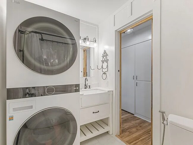 Building Photo - Updated Home in North Salt Lake with Great Views! $500 off first month rent!