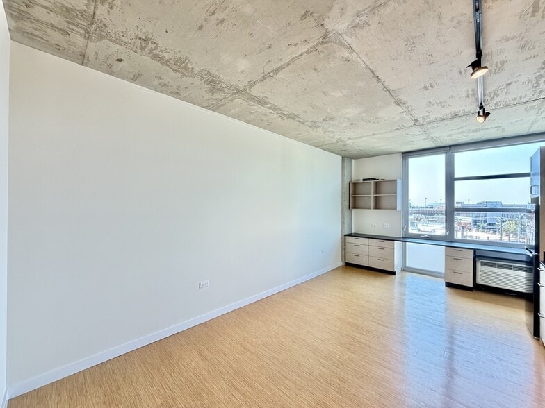 Building Photo - 1515 N Fremont St
