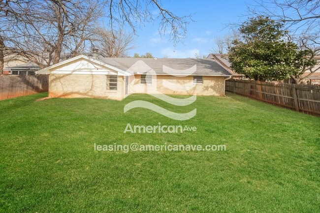 Building Photo - 920 W Idylwild Dr