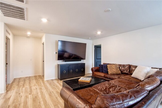 Building Photo - 33063 Table Rock Dr