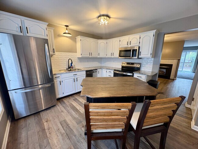 Building Photo - 3 Bedroom 4 Bathroom Available in Hummelstown!