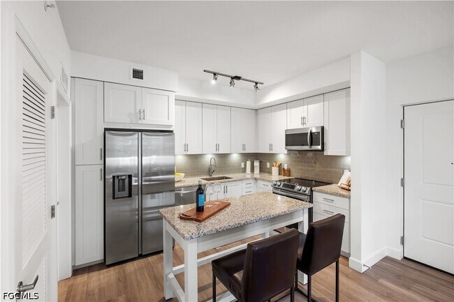 Building Photo - 12171 Treeline Ave