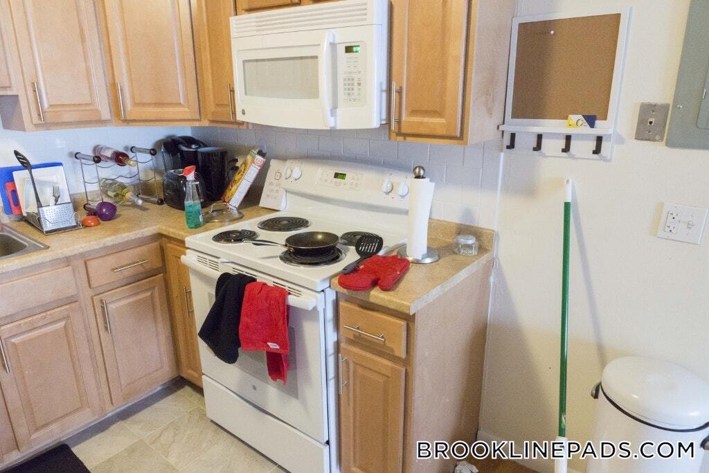 Building Photo - 110 Babcock St