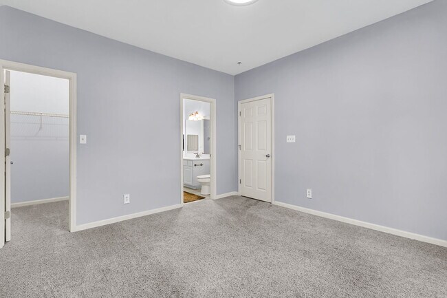 Building Photo - 1600 Long Grove Dr