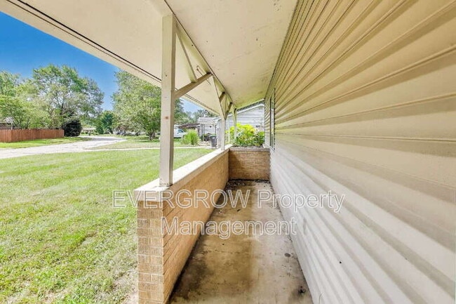 Building Photo - 546 Mooreland Dr