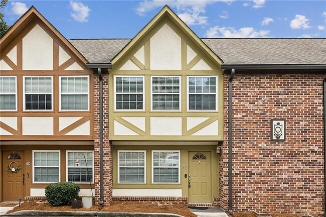 Building Photo - 2825 Ne Expressway Unit O2