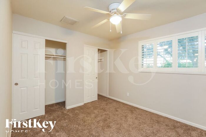 Building Photo - 5106 S Fairfield Dr