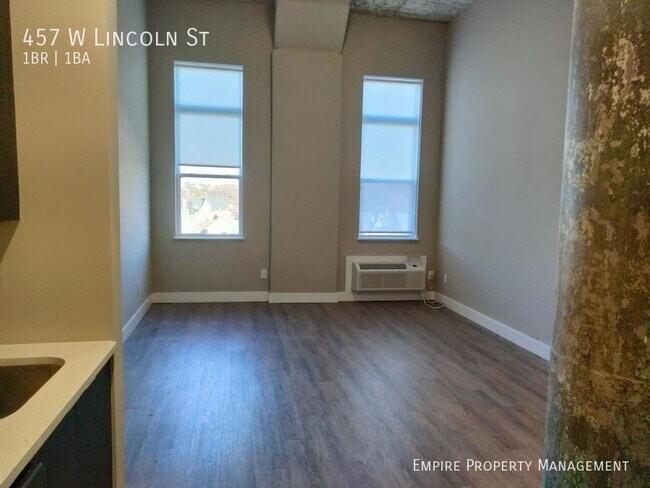 Building Photo - 1 Bedroom/ 1 Bathroom Apartments