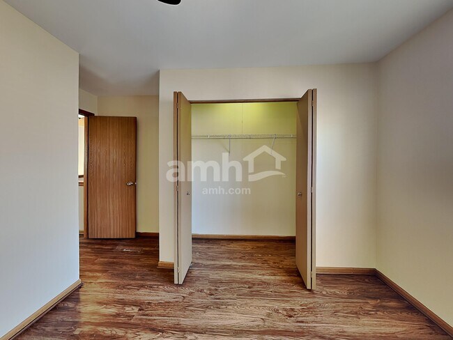 Building Photo - 4506 W Riverside Dr