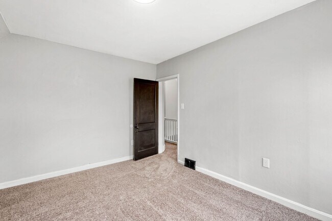 Building Photo - MOVE-IN SPECIAL! $500 OFF 1ST MONTH'S RENT...