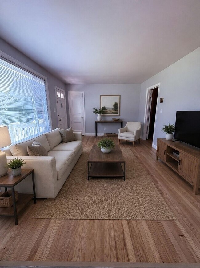 Building Photo - Charming, all-brick single-family residence in the heart of Madison!