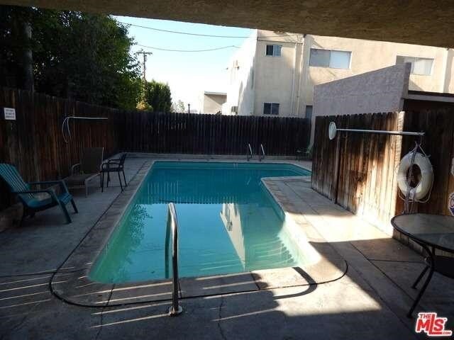  - 12304 Burbank Blvd