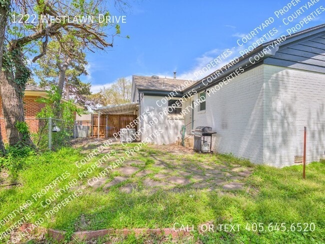 Building Photo - 1222 Westlawn Dr