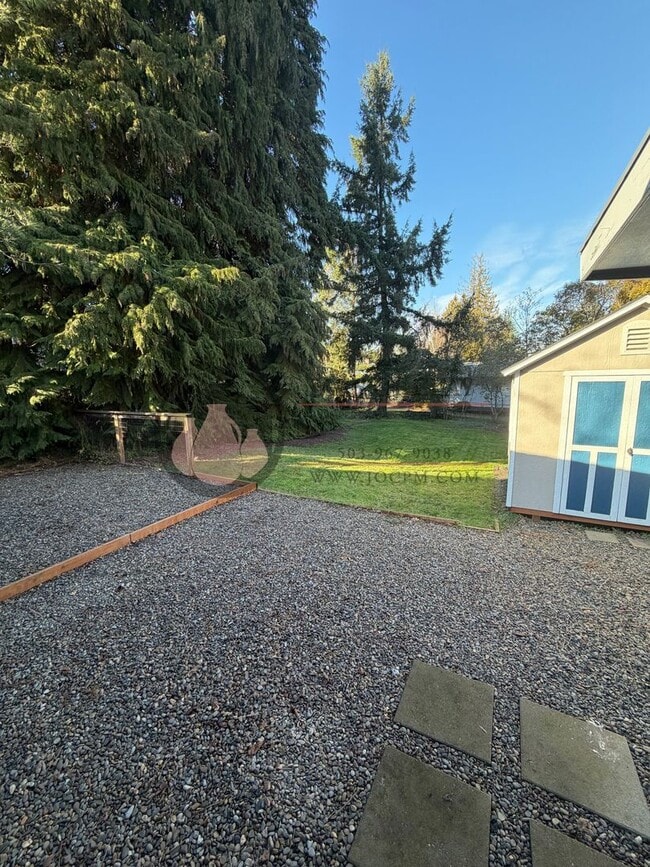 Building Photo - Single Level House- Ready to rent