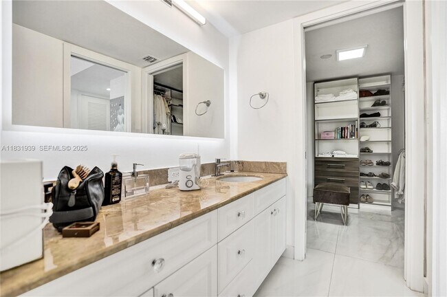 Building Photo - 900 NE Spanish River Blvd