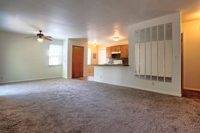 Building Photo - Holland Northside Two Bedroom