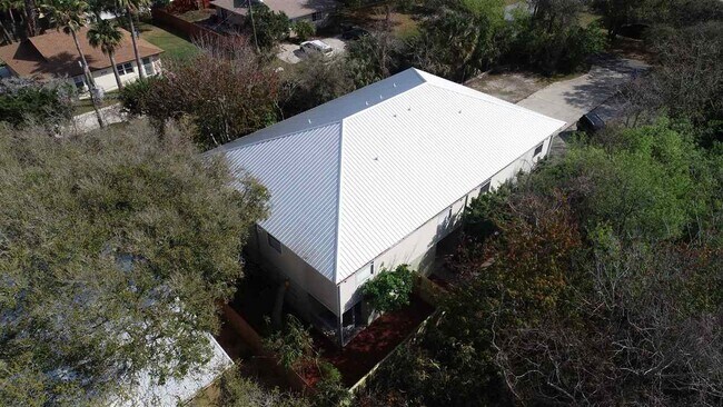 Building Photo - 203 E St-
