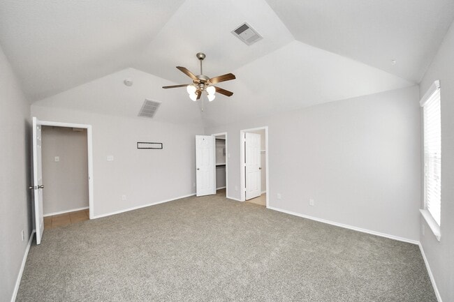 Building Photo - 21823 Wildcroft Dr