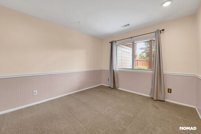 Building Photo - Charming 1BR Townhome in Lakewood