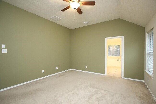 Building Photo - 14 Delphinium Pl