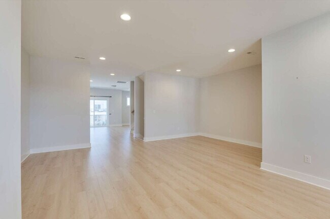 Building Photo - Spacious 4-Bedroom Townhome in Wendell Falls