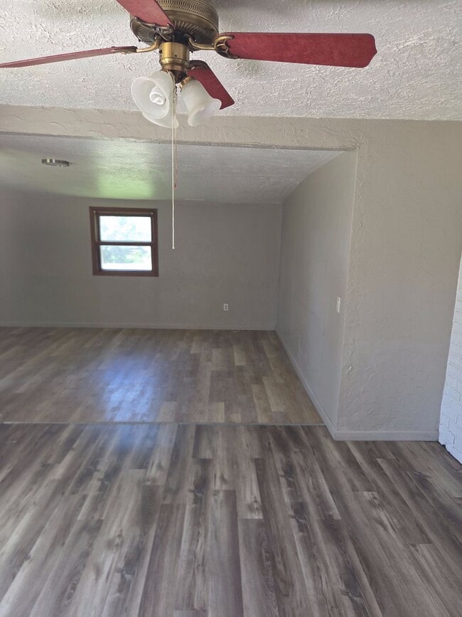 Building Photo - 2-Bedroom Home with detached garage — 50% Off Your First Month!