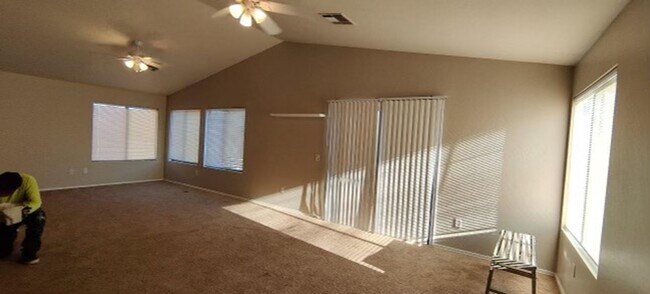 Building Photo - 1385 E Betsy Ln