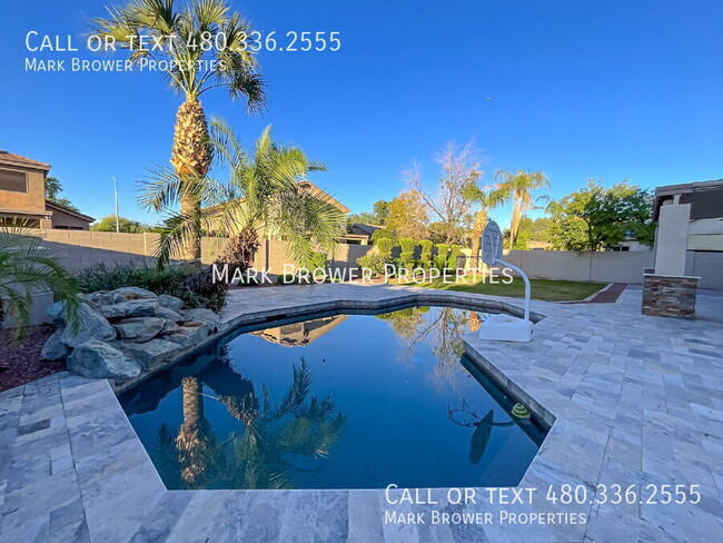 Building Photo - 380 W. Roadrunner Dr.