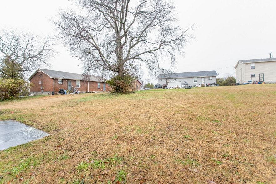 Building Photo - 2428 Woodale Ln