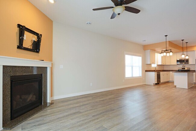 Building Photo - Beautiful 3 BD / 2.25 BA townhome in Rosemount!
