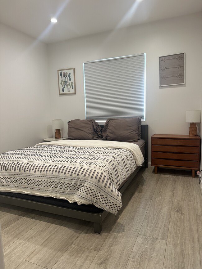 Building Photo - 2449 Florencita Dr W