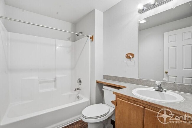 Building Photo - 15605 NE 92nd St